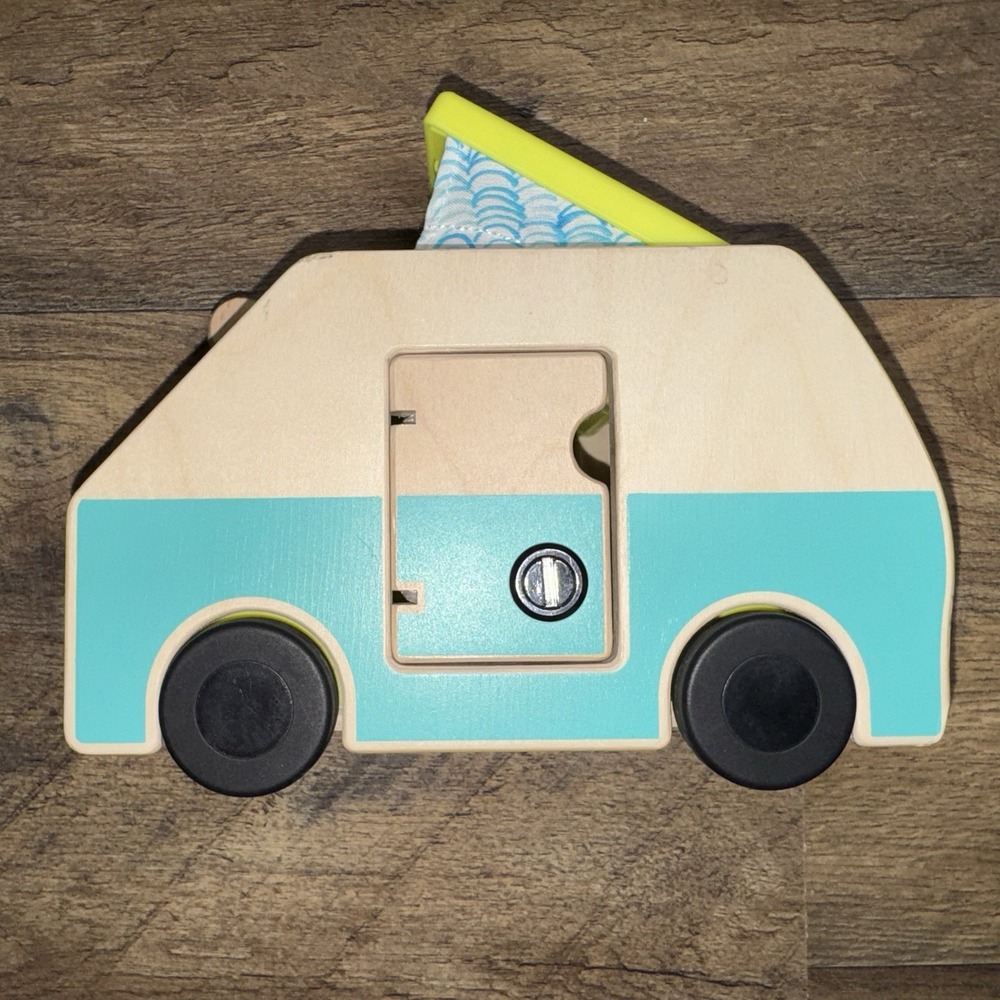 Lovevery Free Spirit Wooden Camper Van 1 Person 2 Keys